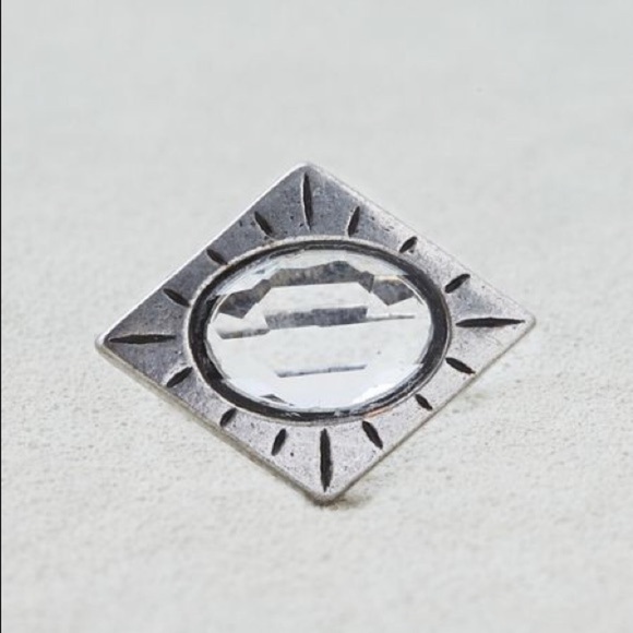 American Eagle Outfitters 𝅺aeo etched oval crystal edgy silver ring - Picture 4 of 5